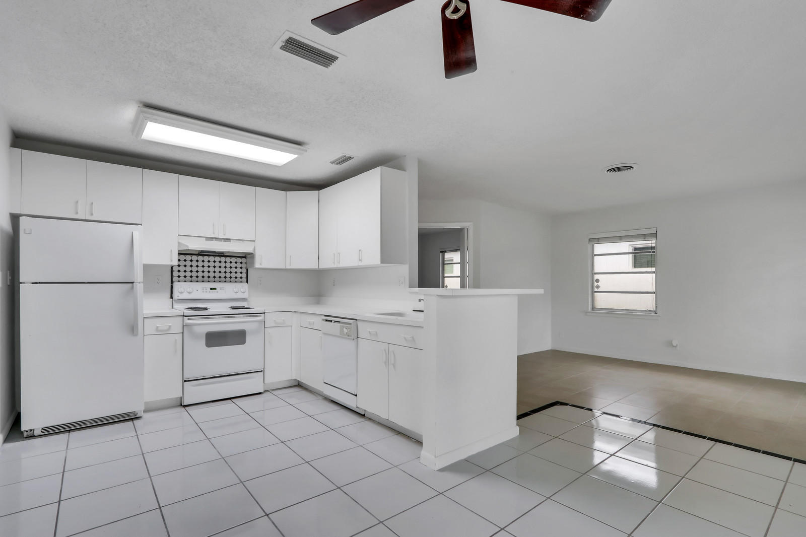 470 Northeast 47th Street Boca Raton, FL 33431 - Photo 9 of 32 07_Image_7_of_27_mls