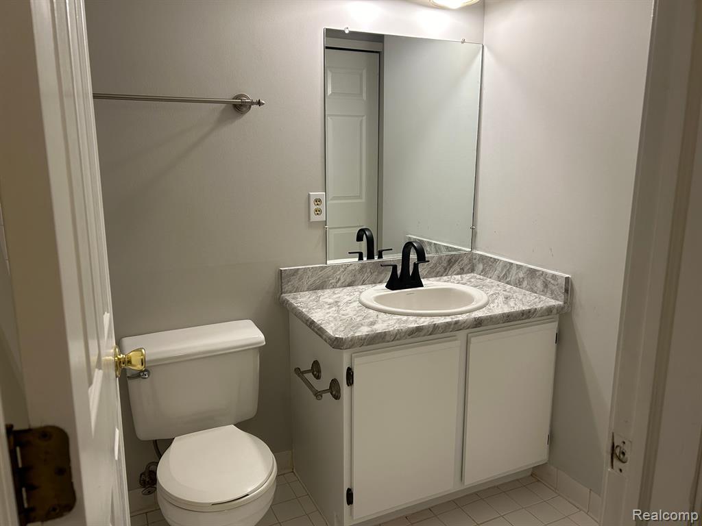15034 Riverside Drive Sterling Heights, MI 48313 - Photo 17 of 18 Gallery Image 17
