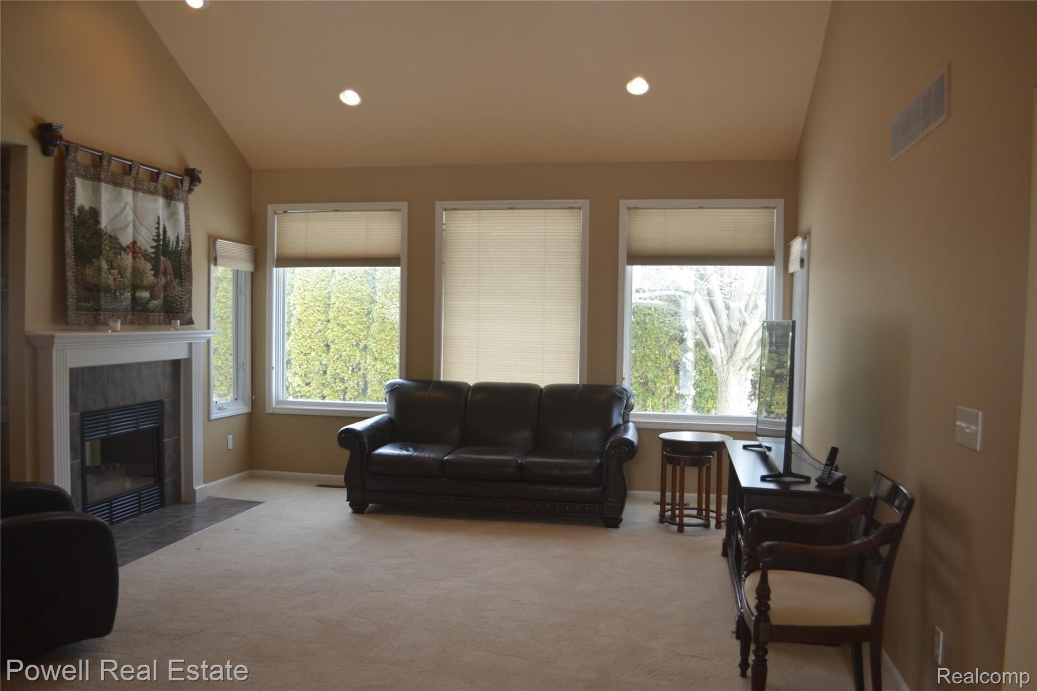 3148 Topview Court Rochester, MI 48309 - Photo 5 of 20 5.JPG