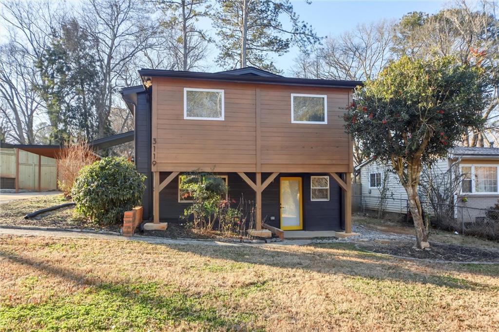a view of a house with a yard