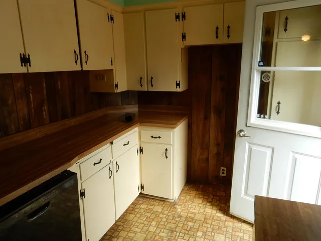 $180,000 | 594 East Main Street, Newport, VT 05855