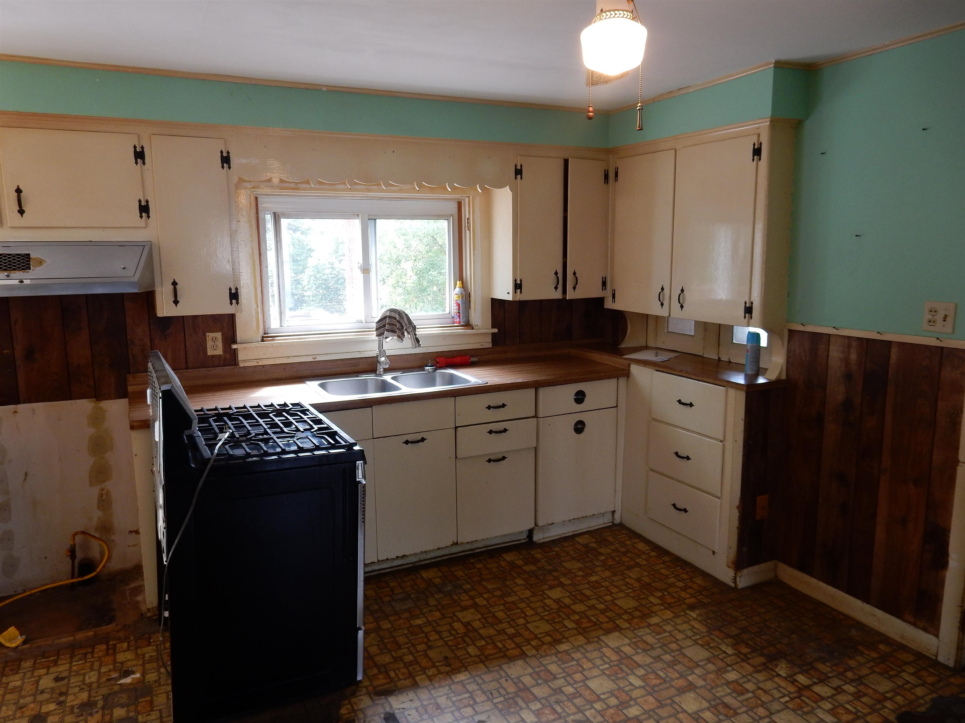 594 East Main Street Newport, VT 05855 - Photo 8 of 41