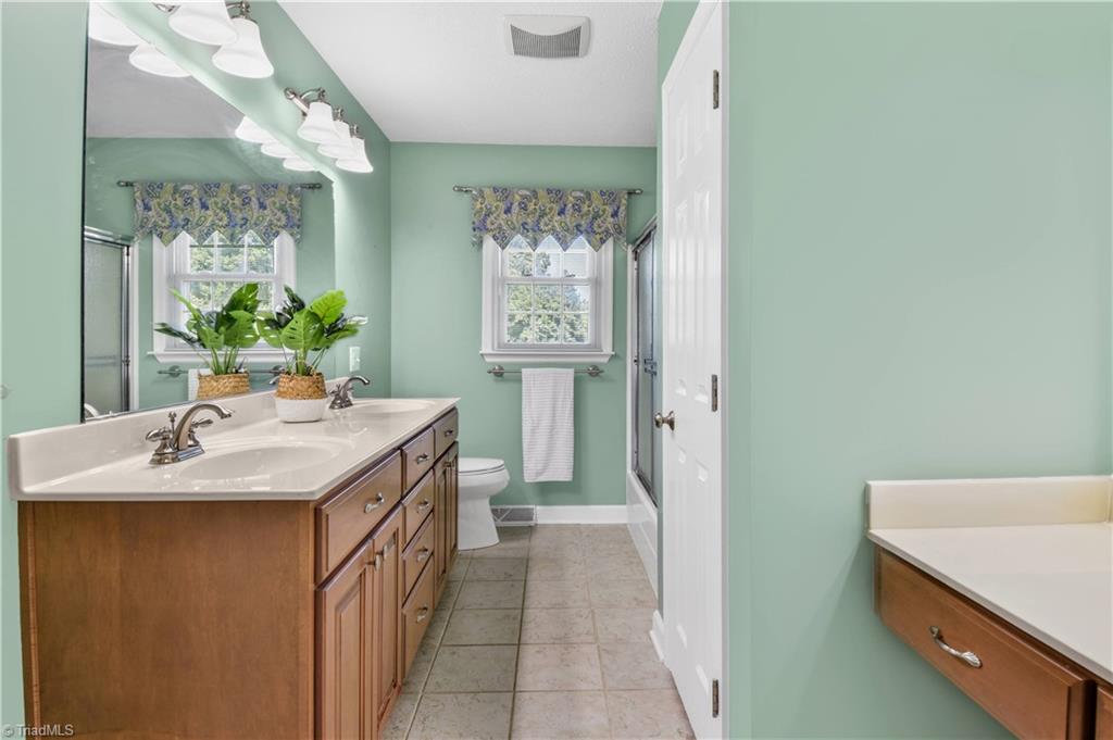 546 Drumheller Road Clemmons, NC 27012 - Photo 15 of 29 Hall bath ideal for sharing with double sinks, linen closet, and separate vanity area.