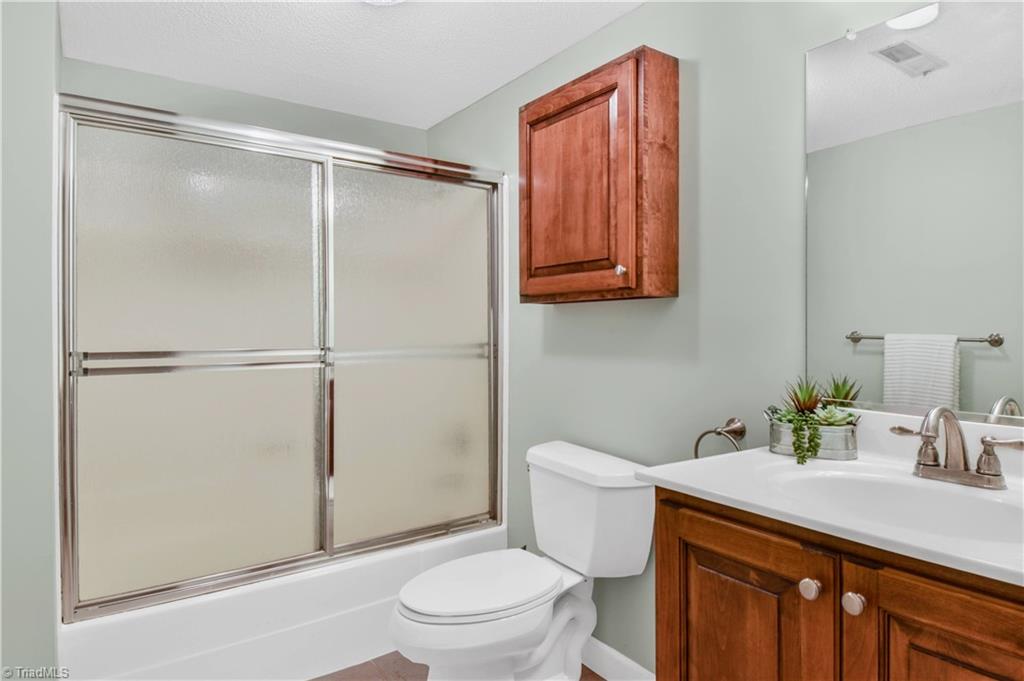 546 Drumheller Road Clemmons, NC 27012 - Photo 23 of 29 Full bath on lower level.