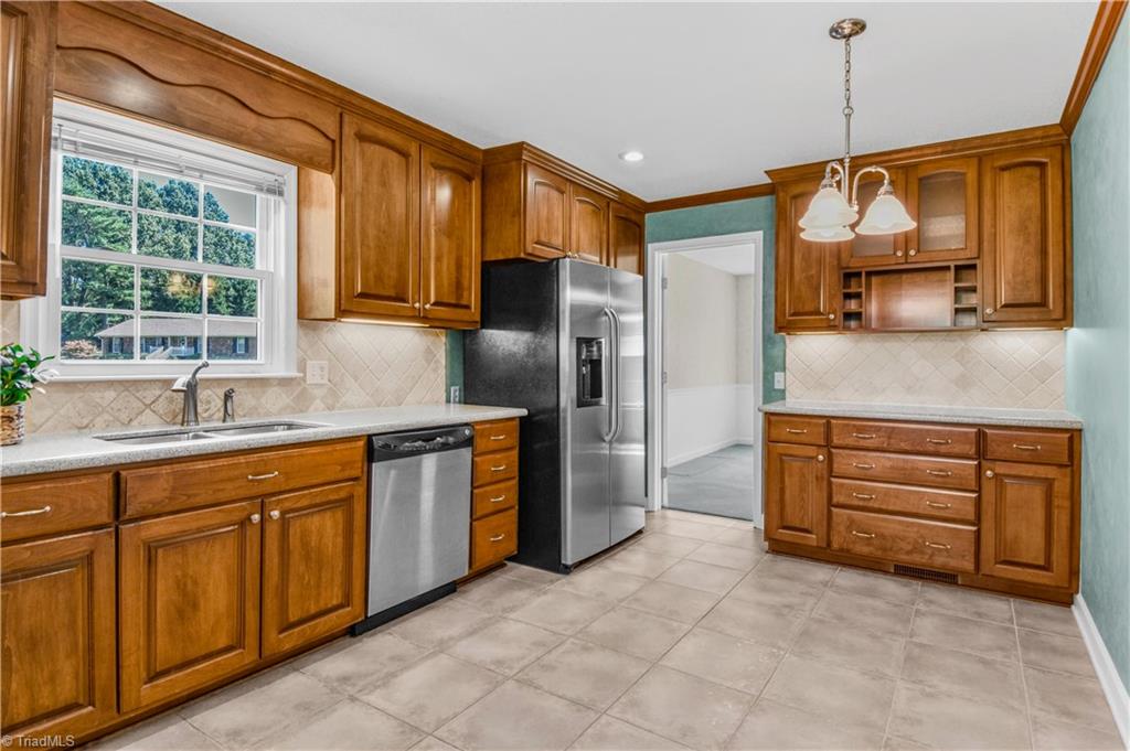 546 Drumheller Road Clemmons, NC 27012 - Photo 8 of 29 Recessed and undercabinet lighting accent stainless steel appliances.