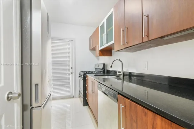 $2,000 | 320 85th Street, Unit 12, Miami Beach, FL 33141