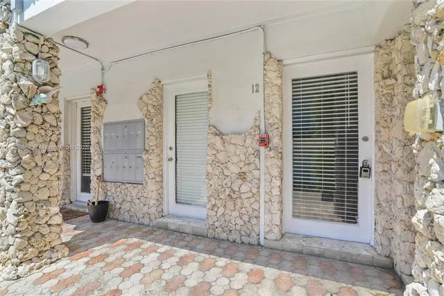 $2,000 | 320 85th Street, Unit 12, Miami Beach, FL 33141