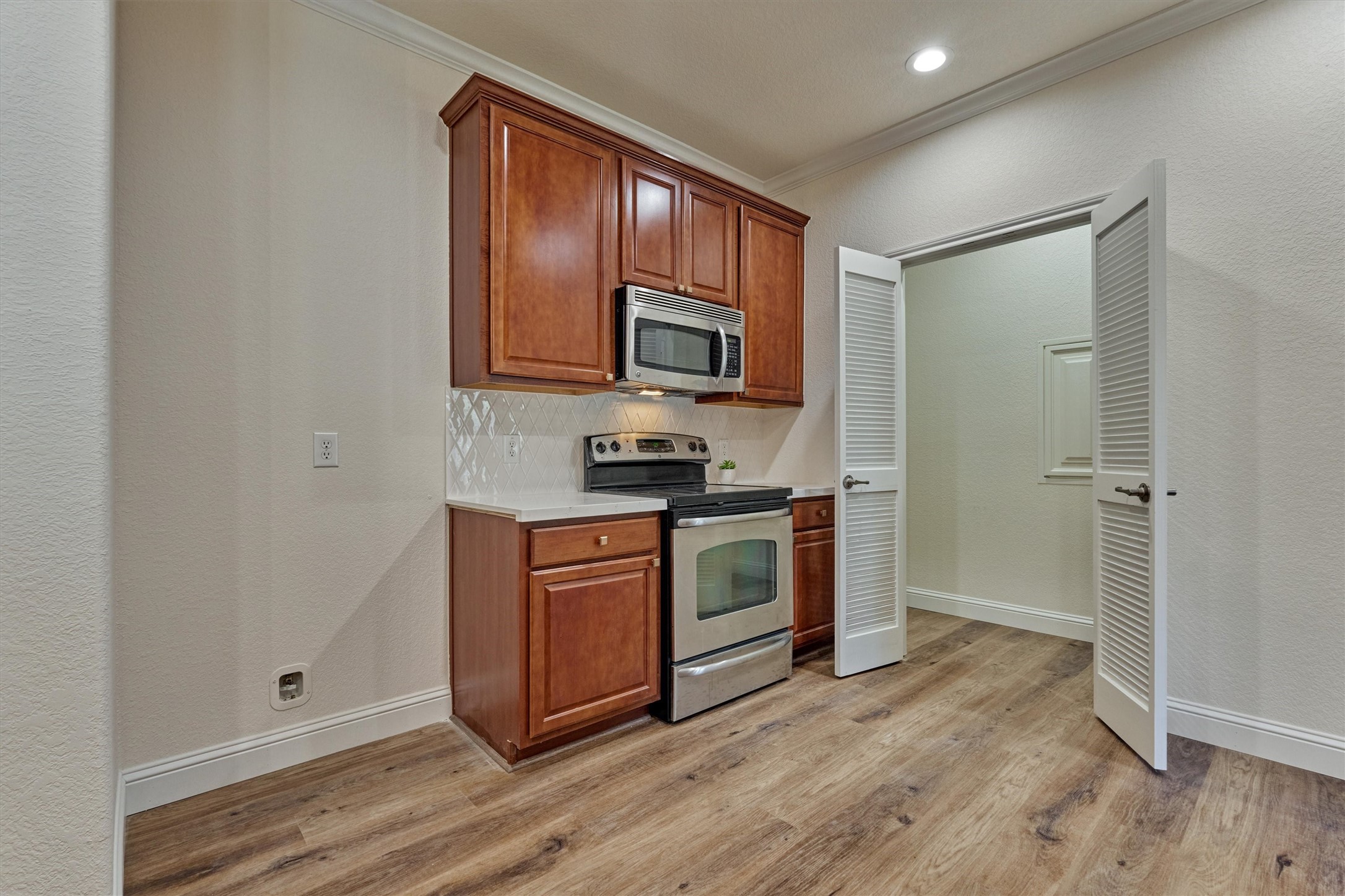 6 Windsor Bridge Drive Conroe, TX 77384 - Photo 18 of 46 a kitchen with granite countertop wooden cabinets and stainless steel appliances