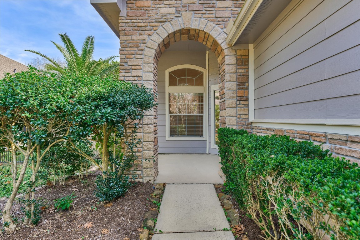 6 Windsor Bridge Drive Conroe, TX 77384 - Photo 4 of 46 Front entrance to the home and covered patio area.