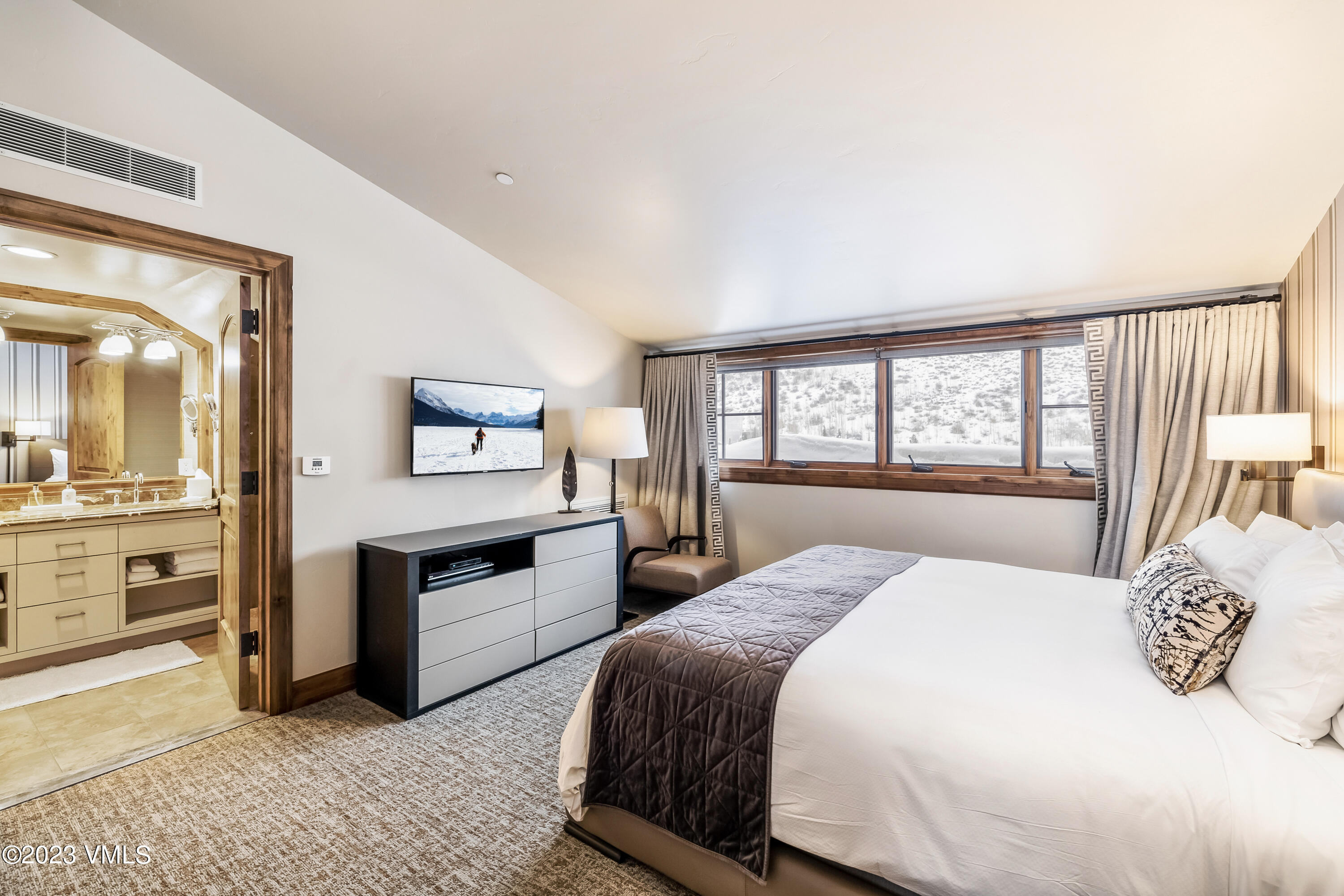 16 Vail Road, Unit 505 HOLIDAY 4 FIXED WEEKS Vail, CO 81657 - Photo 7 of 27 Holiday 4 weeks fixed The Sebastian Vail