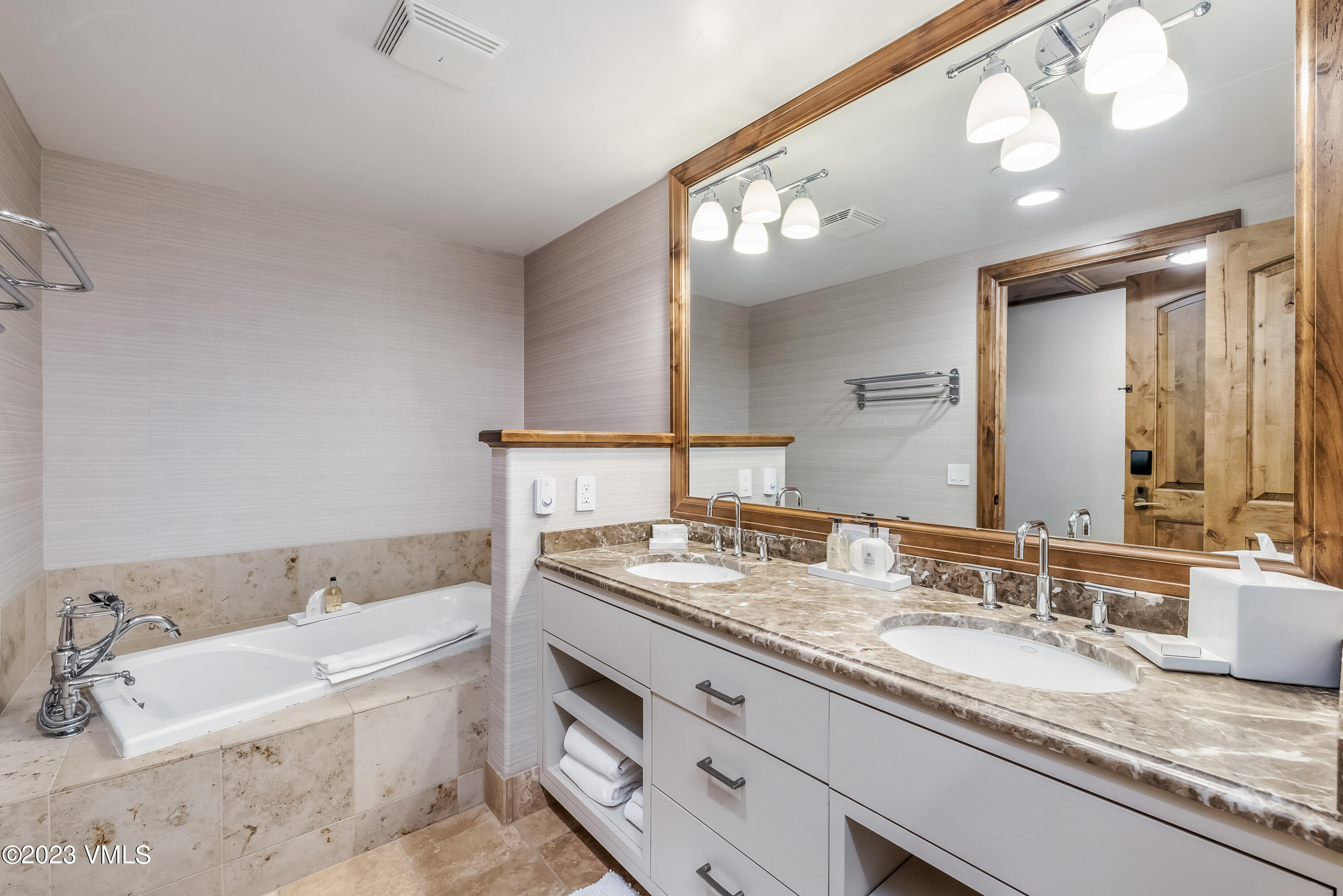 16 Vail Road, Unit 505 HOLIDAY 4 FIXED WEEKS Vail, CO 81657 - Photo 9 of 27 Holiday 4 weeks fixed The Sebastian Vail