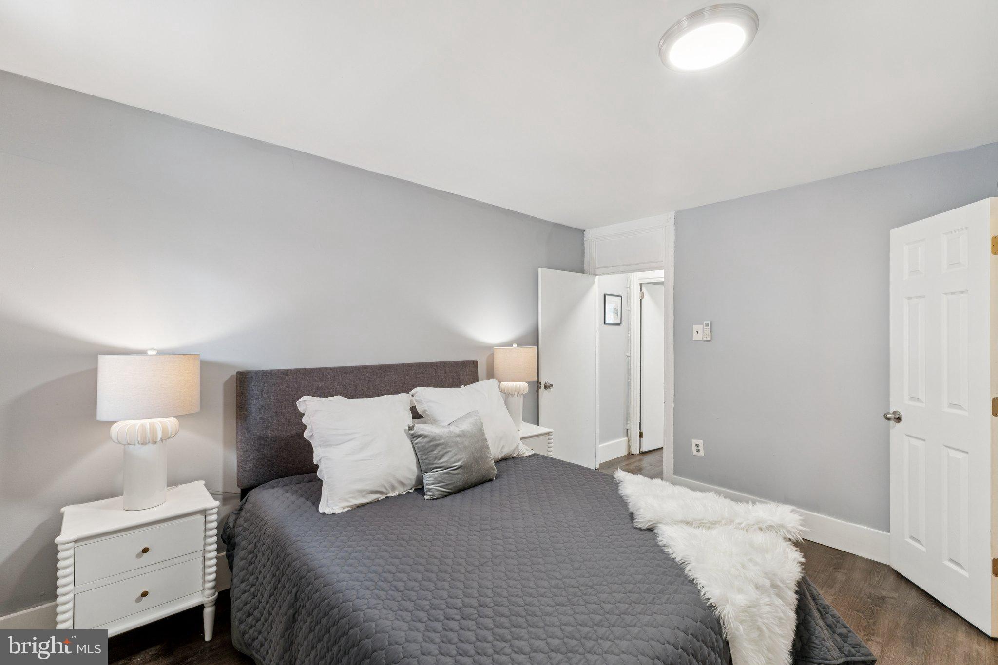 913 Columbia Road Northwest Washington, DC 20001 - Photo 11 of 37 a bedroom with a bed and a lamp