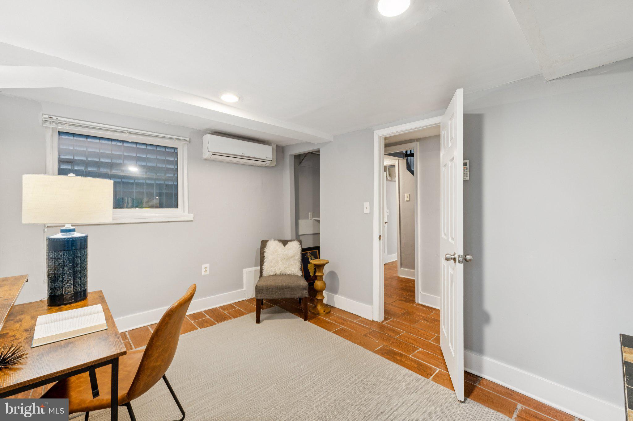 913 Columbia Road Northwest Washington, DC 20001 - Photo 25 of 37 a living room with furniture and a window