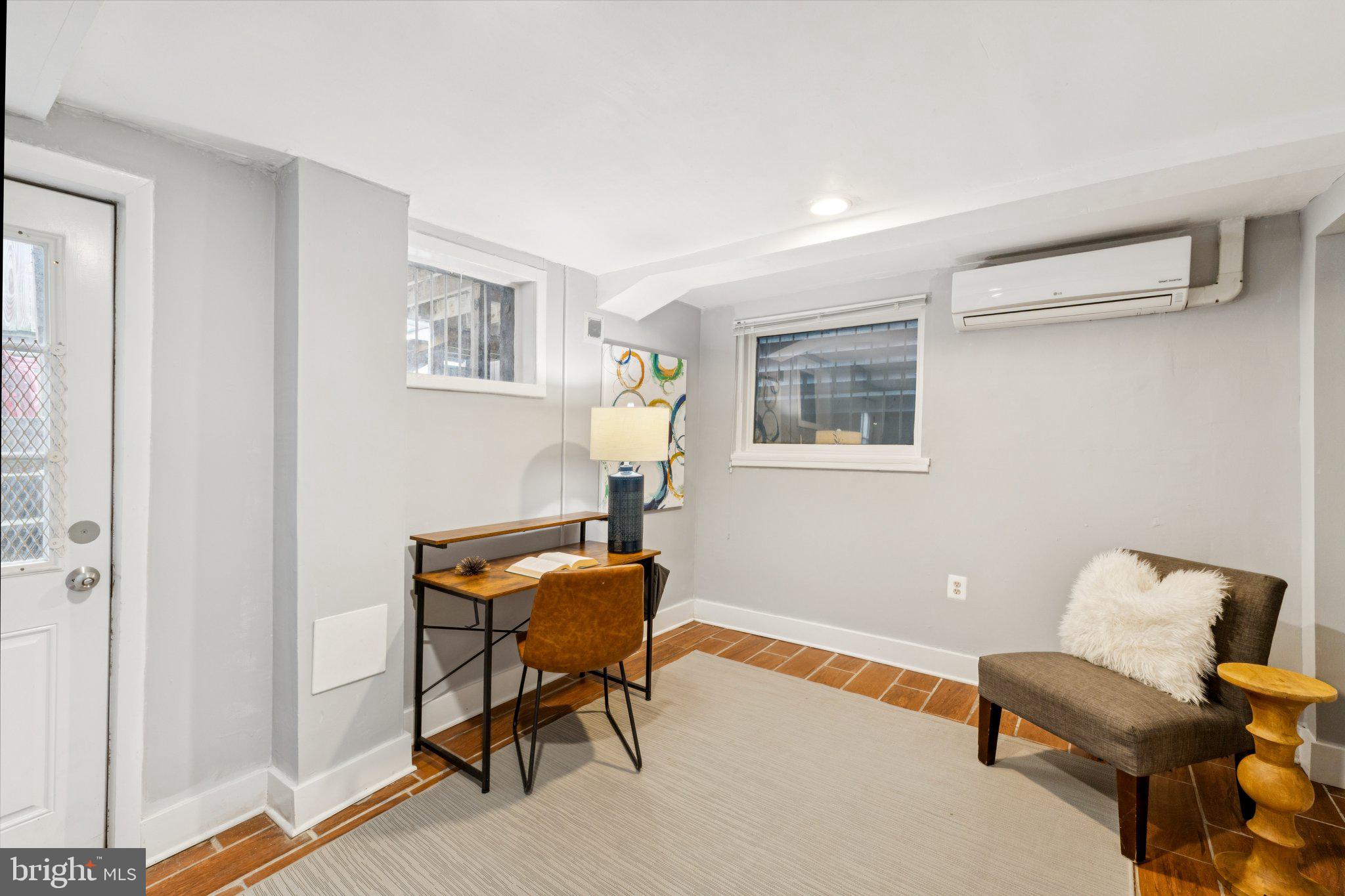 913 Columbia Road Northwest Washington, DC 20001 - Photo 27 of 37 a living room with furniture and a window