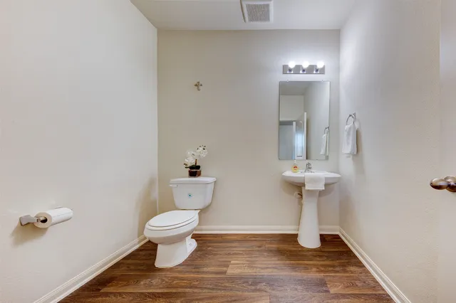 $237,900 | 511 Oporto Path, Crosby, TX 77532