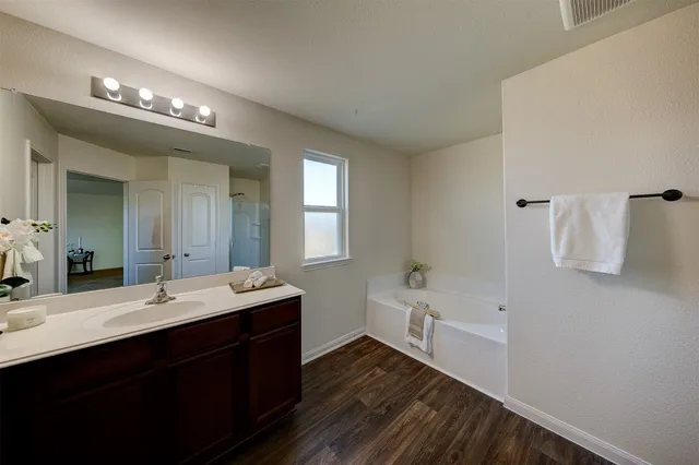 $237,900 | 511 Oporto Path, Crosby, TX 77532