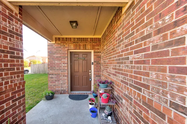 $237,900 | 511 Oporto Path, Crosby, TX 77532