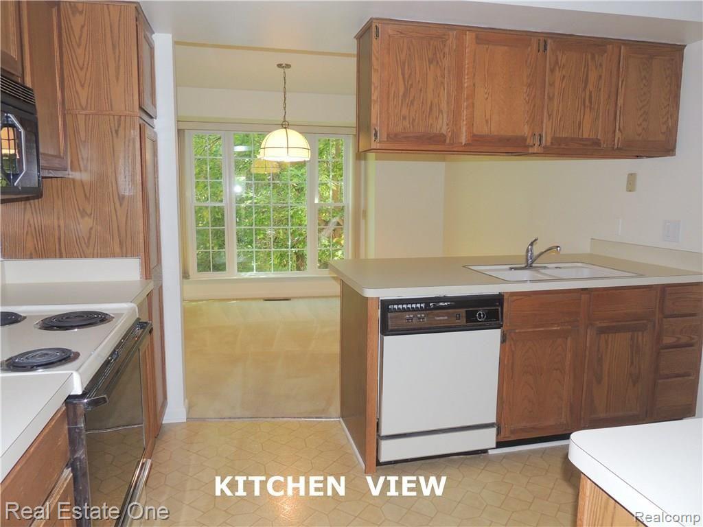 1675 Huntington Park, Unit 2 Rochester Hills, MI 48309 - Photo 8 of 18