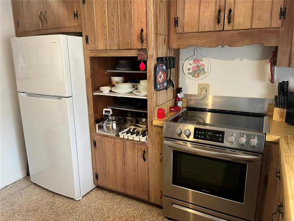 505 Granada Avenue Venice, FL 34285 - Photo 6 of 30 a kitchen with a stove and a refrigerator