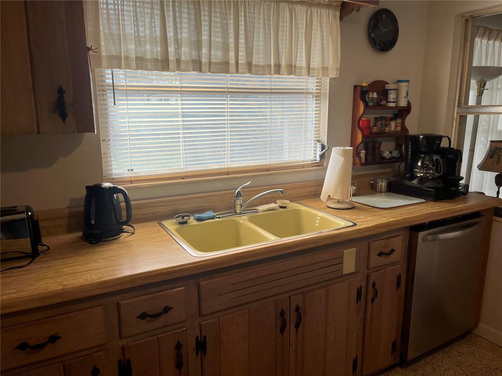 505 Granada Avenue Venice, FL 34285 - Photo 7 of 30 a bathroom with a sink and a mirror