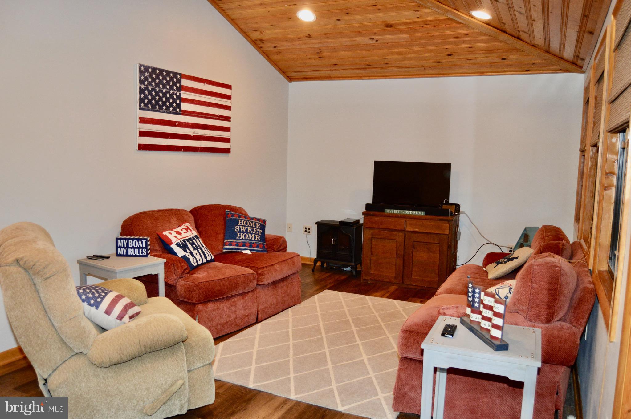 619 Oak Road Bumpass, VA 23024 - Photo 18 of 49 Family Room
