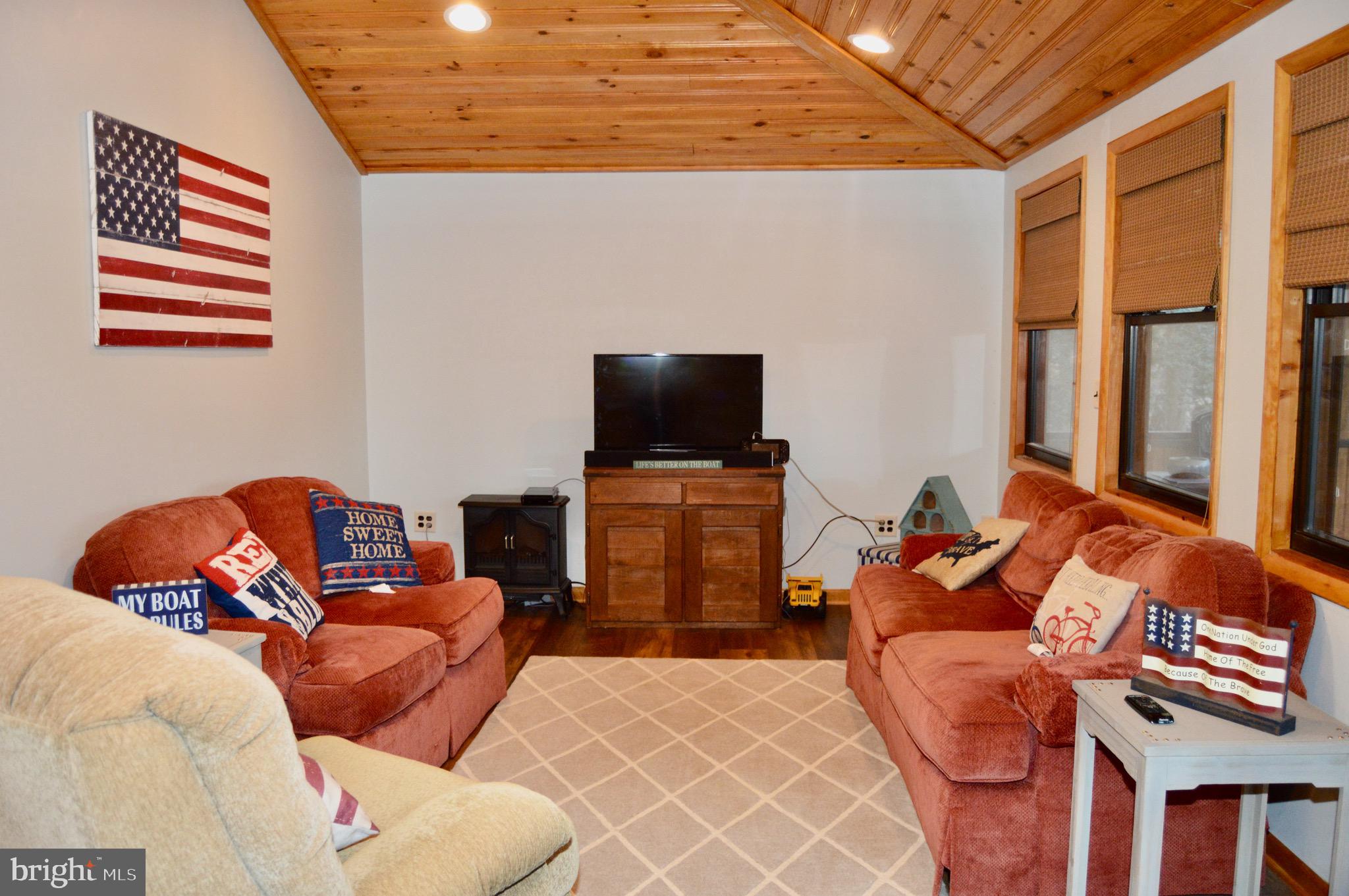 619 Oak Road Bumpass, VA 23024 - Photo 19 of 49 Family Room