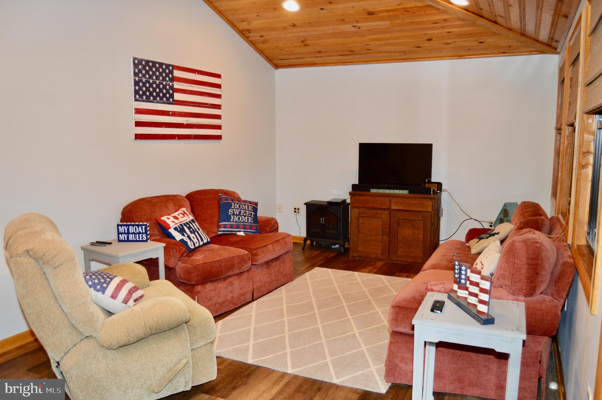 619 Oak Road Bumpass, VA 23024 - Photo 20 of 49 Family Room