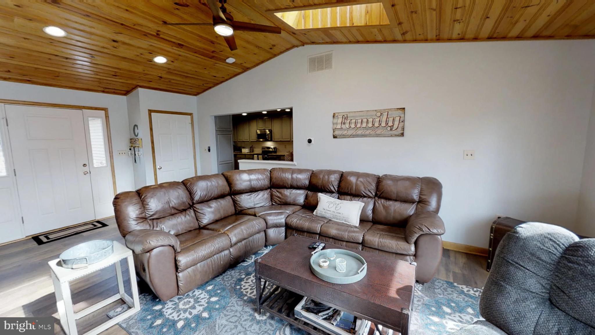 619 Oak Road Bumpass, VA 23024 - Photo 7 of 49 Living Room