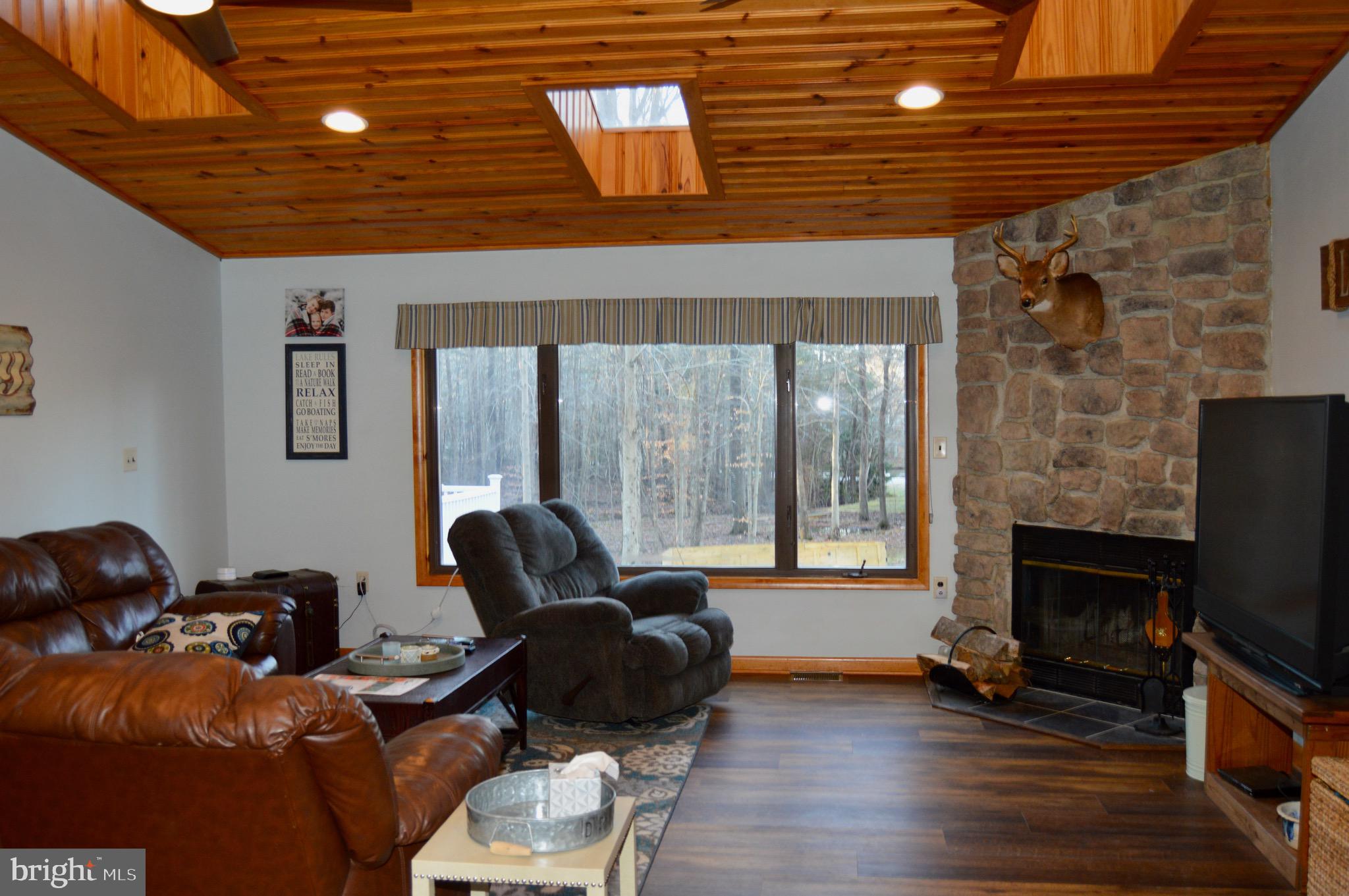 619 Oak Road Bumpass, VA 23024 - Photo 9 of 49 Living Room