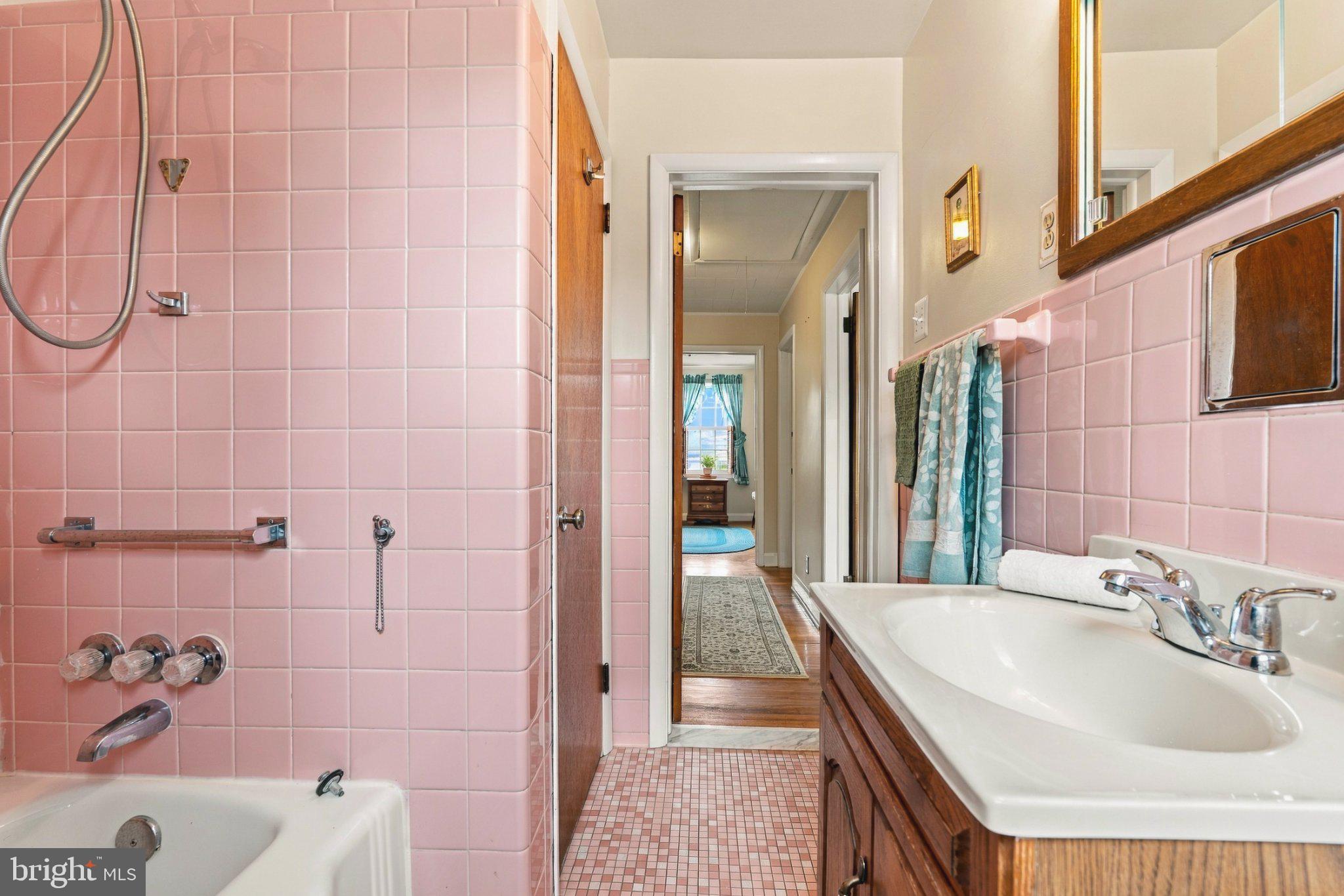 8138 Pleasant Plains Road Baltimore, MD 21286 - Photo 13 of 32 Upper Level Full Bathroom