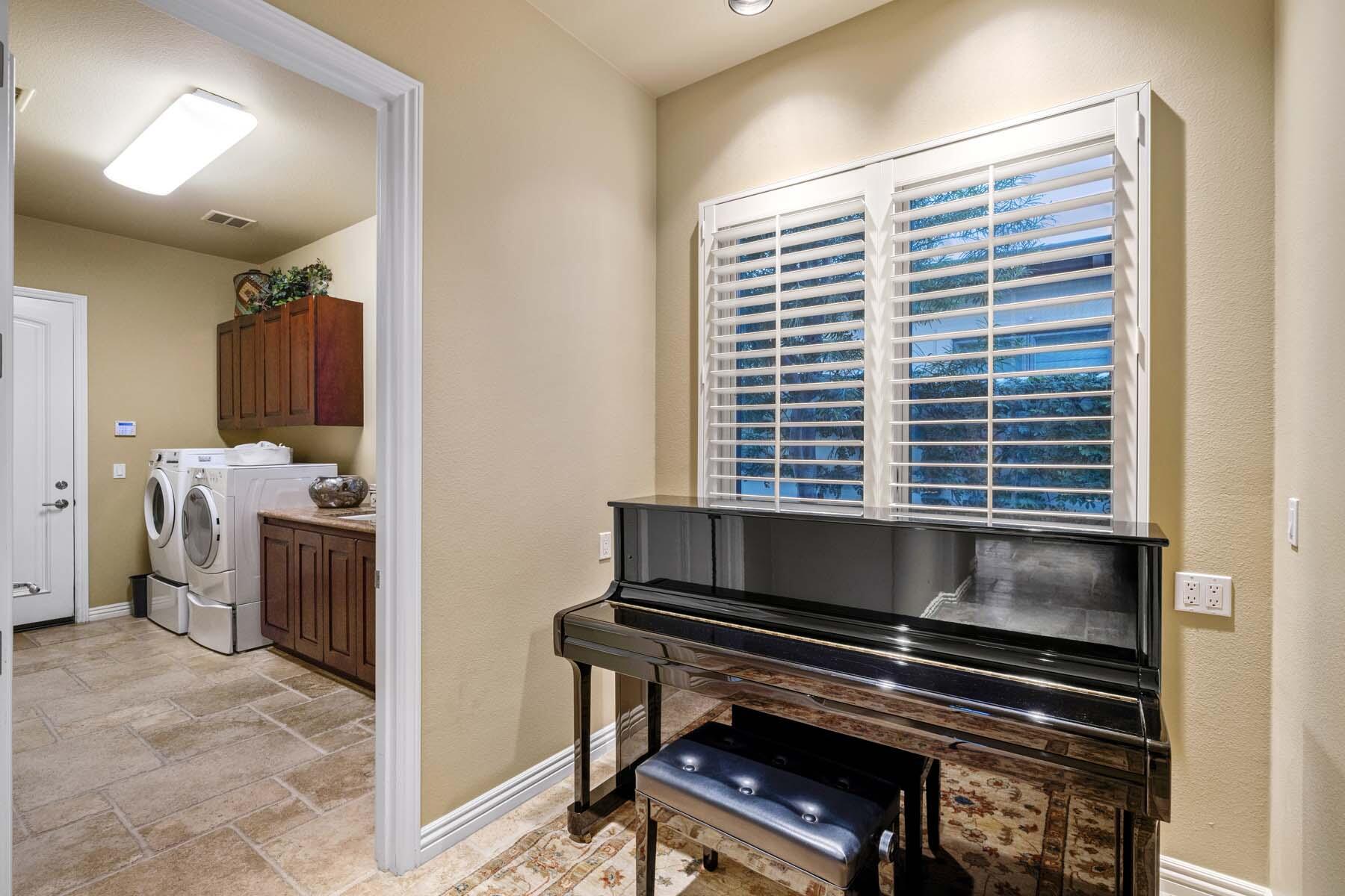 76128 Via Firenze Indian Wells, CA 92210 - Photo 64 of 67 a kitchen with a stove and a window