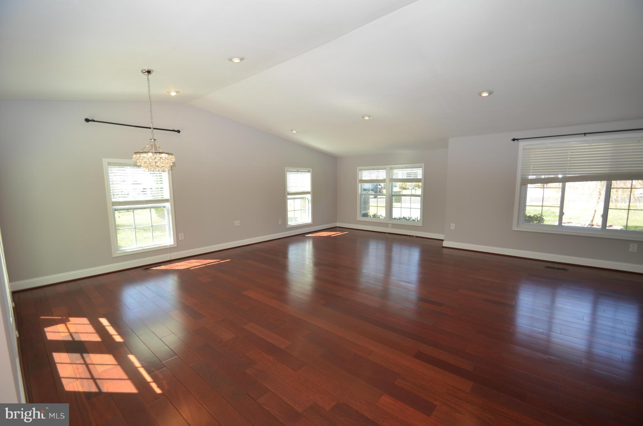 5778 Heming Avenue Springfield, VA 22151 - Photo 2 of 27 Interior (General)