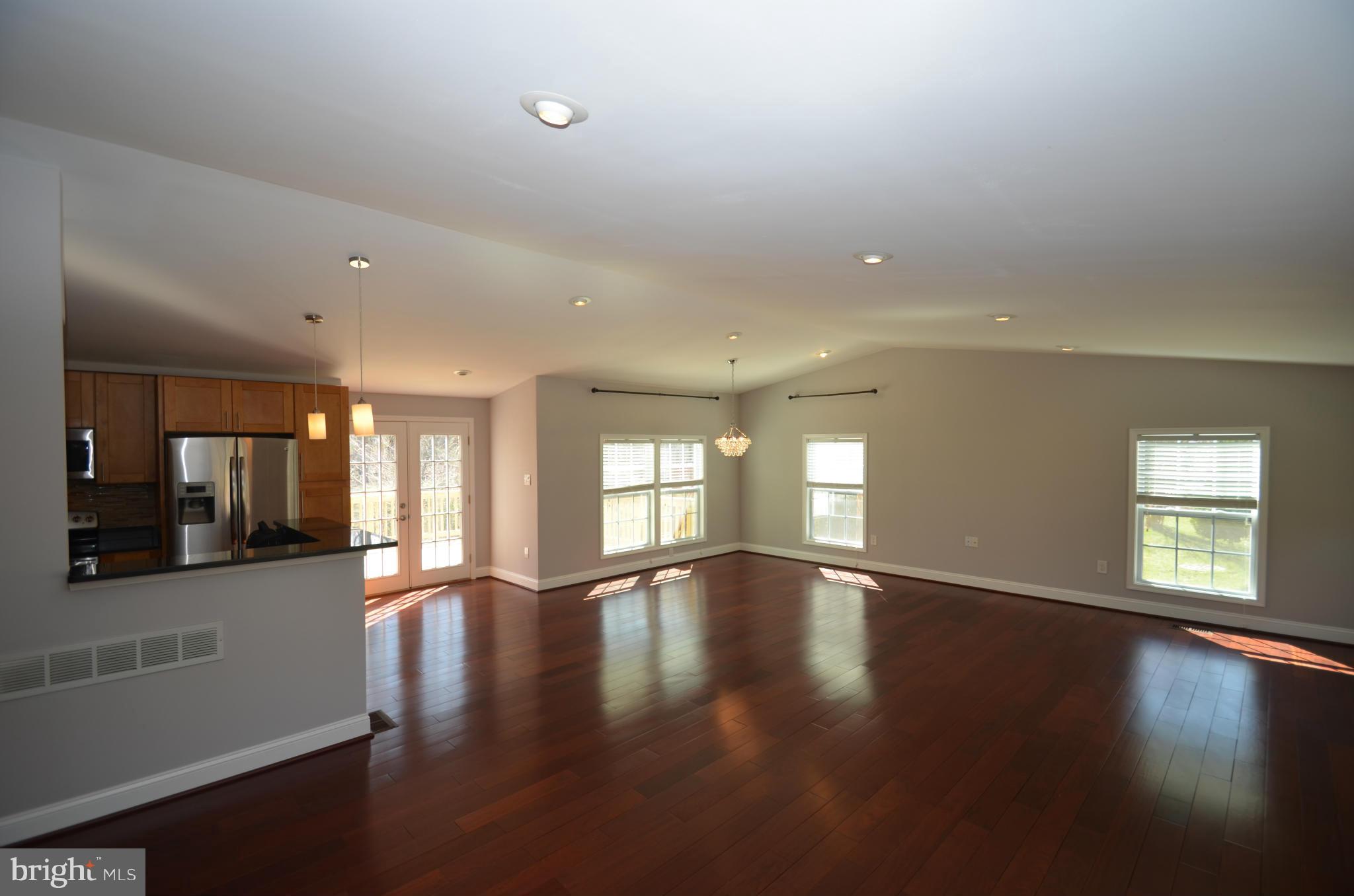5778 Heming Avenue Springfield, VA 22151 - Photo 3 of 27 Living Room