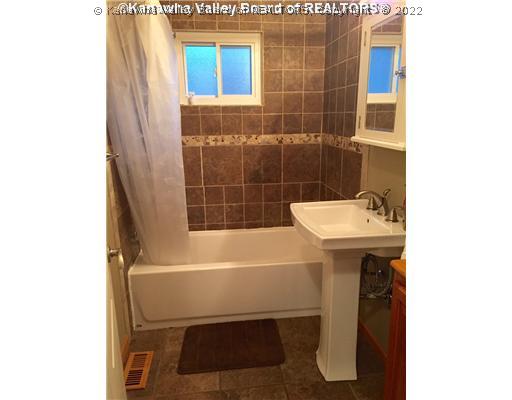 98 Second Street Winfield, WV 25213 - Photo 8 of 13 Main Level Bathroom.