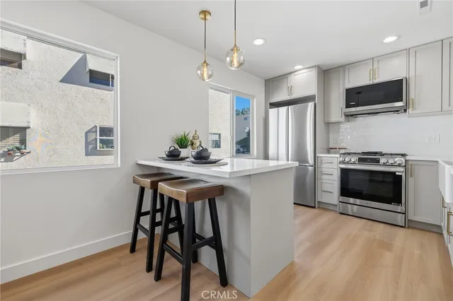 $699,000 | 9502 VÃa Salerno, Burbank, CA 91504