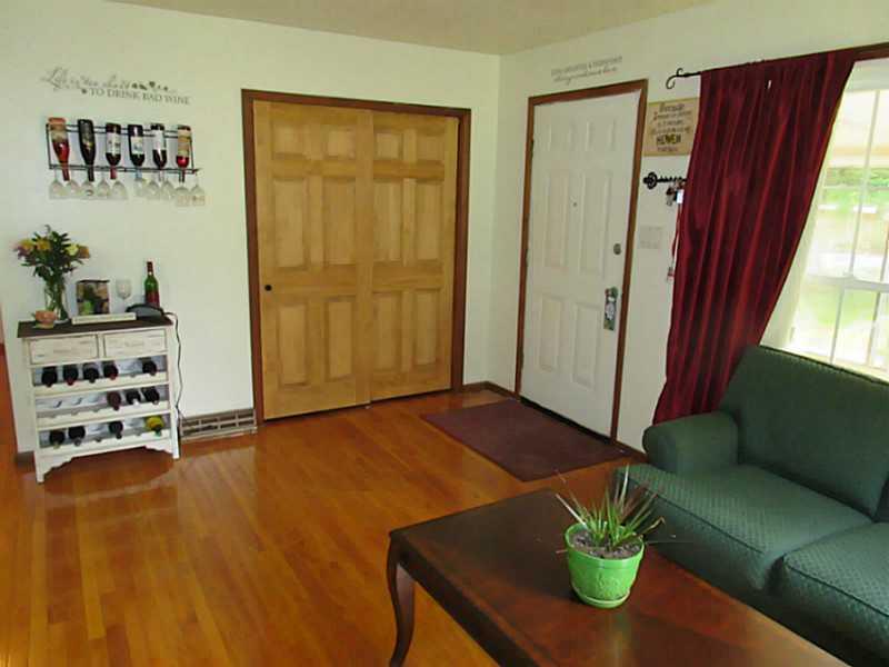 3306 Balsiger Road Apollo, PA 15613 - Photo 5 of 17 Living Room.