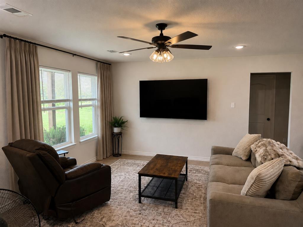 2998 Knob Road Springtown, TX 76082 - Photo 2 of 12 Bright living area.