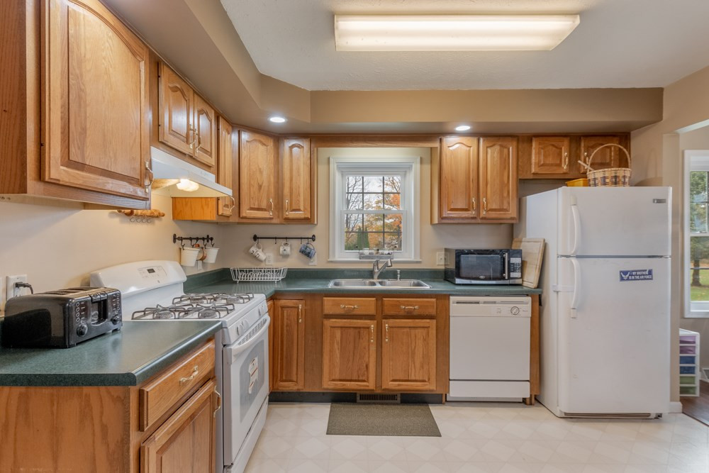 2303 Grey Tower Road Jackson, MI 49201 - Photo 9 of 26 Photo 9