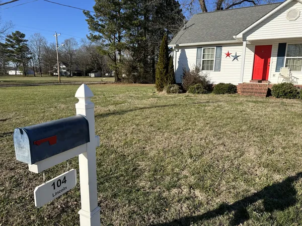 $1,500 | 104 Lincoln Street, Ethridge, TN 38456