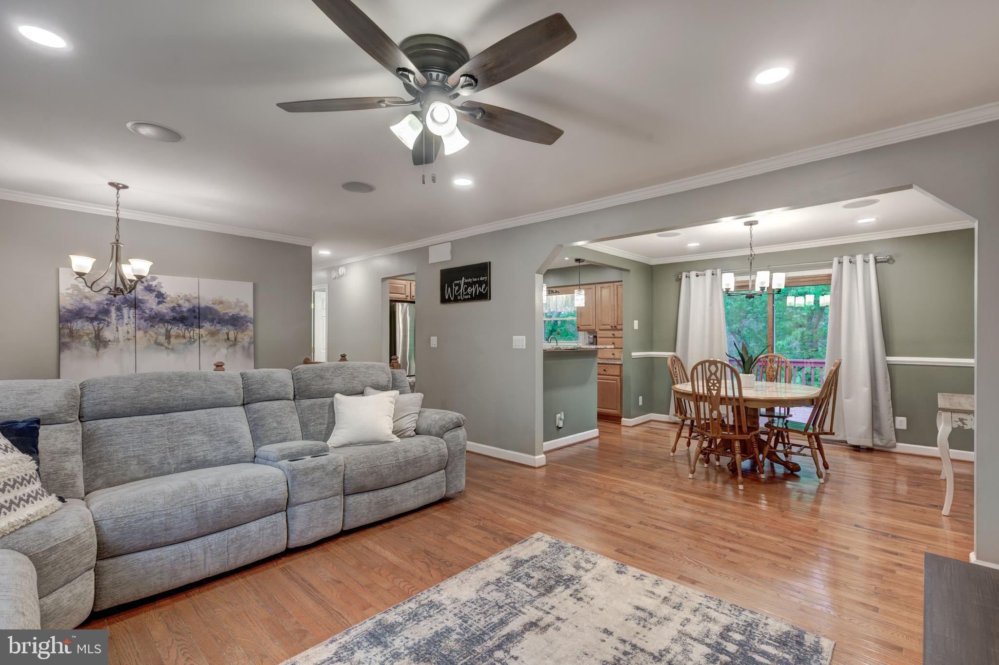 2631 Coon Club Road Westminster, MD 21157 - Photo 17 of 43 Living room