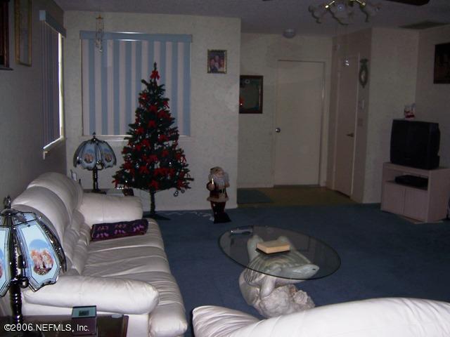 8849 Ivey Road Jacksonville, FL 32216 - Photo 5 of 5 Living room