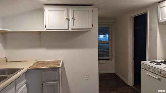 $59,900 | 102 North Elizabeth Street, Colchester, IL 62326