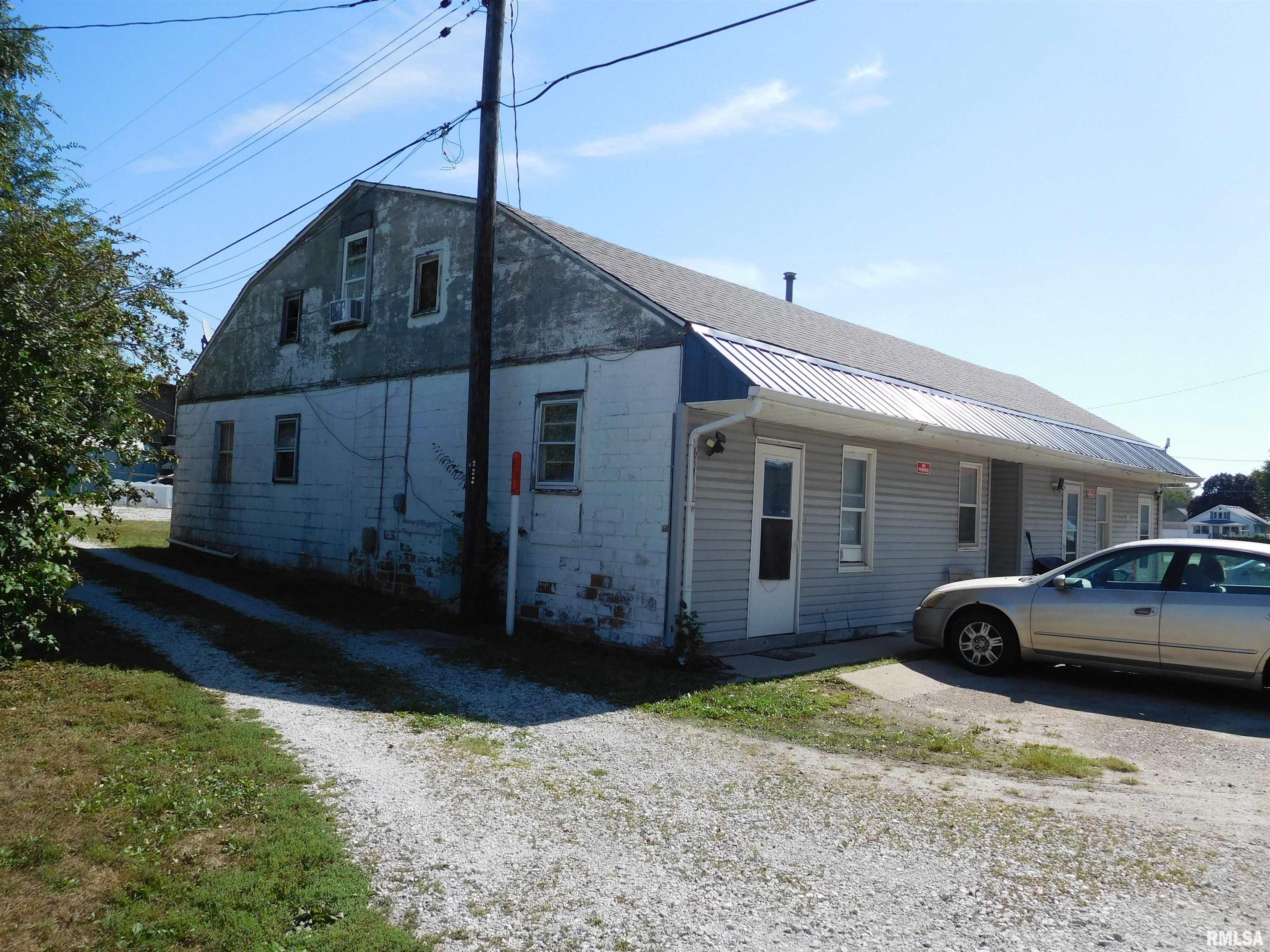 102 North Elizabeth Street Colchester, IL 62326 - Photo 2 of 36