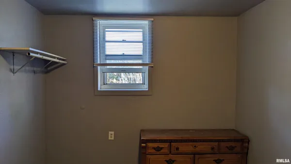 $49,750 | 102 North Elizabeth Street, Colchester, IL 62326