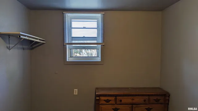 $59,900 | 102 North Elizabeth Street, Colchester, IL 62326