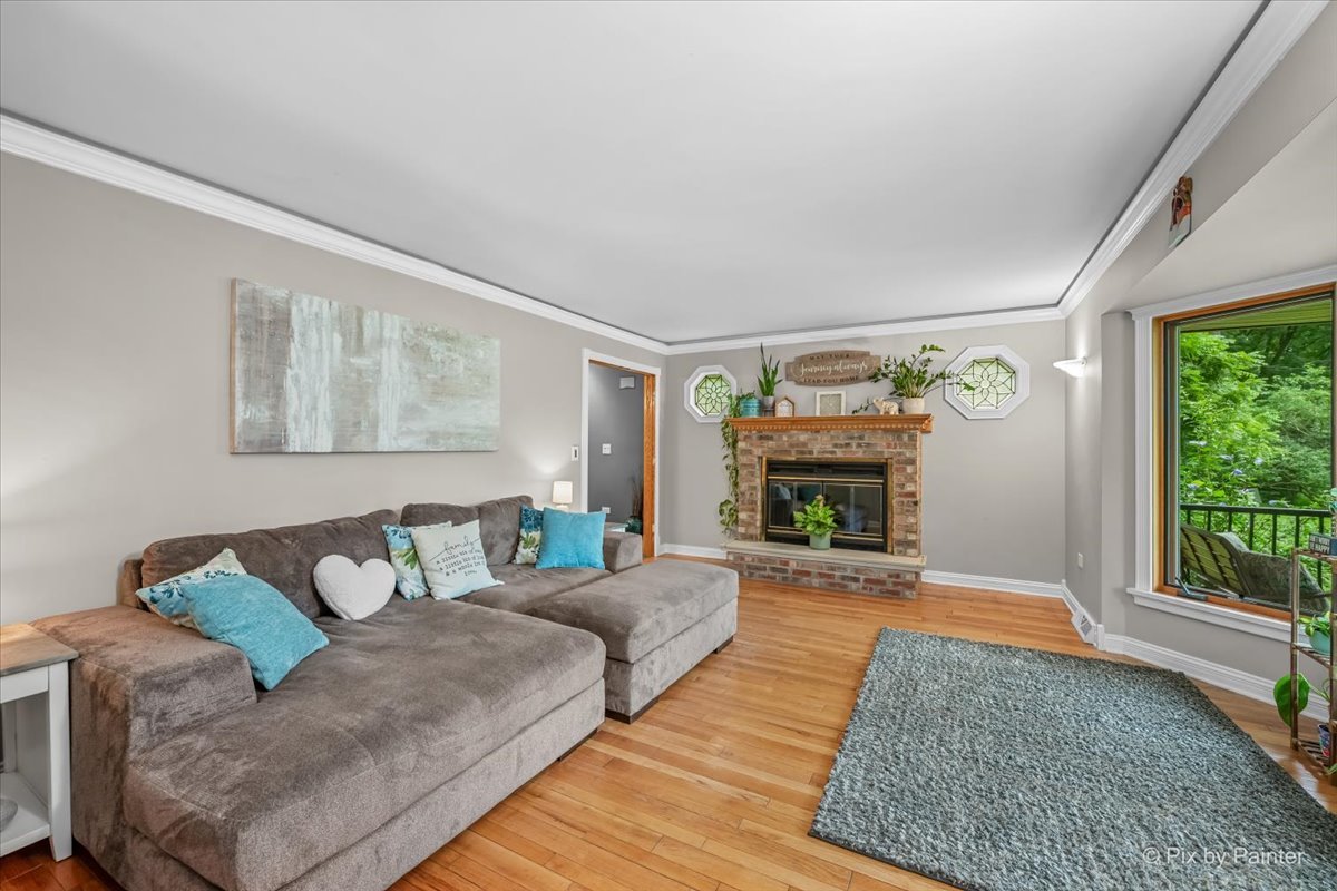 38W686 Ridgewood Lane Elgin, IL 60124 - Photo 7 of 22 Gallery Image 7