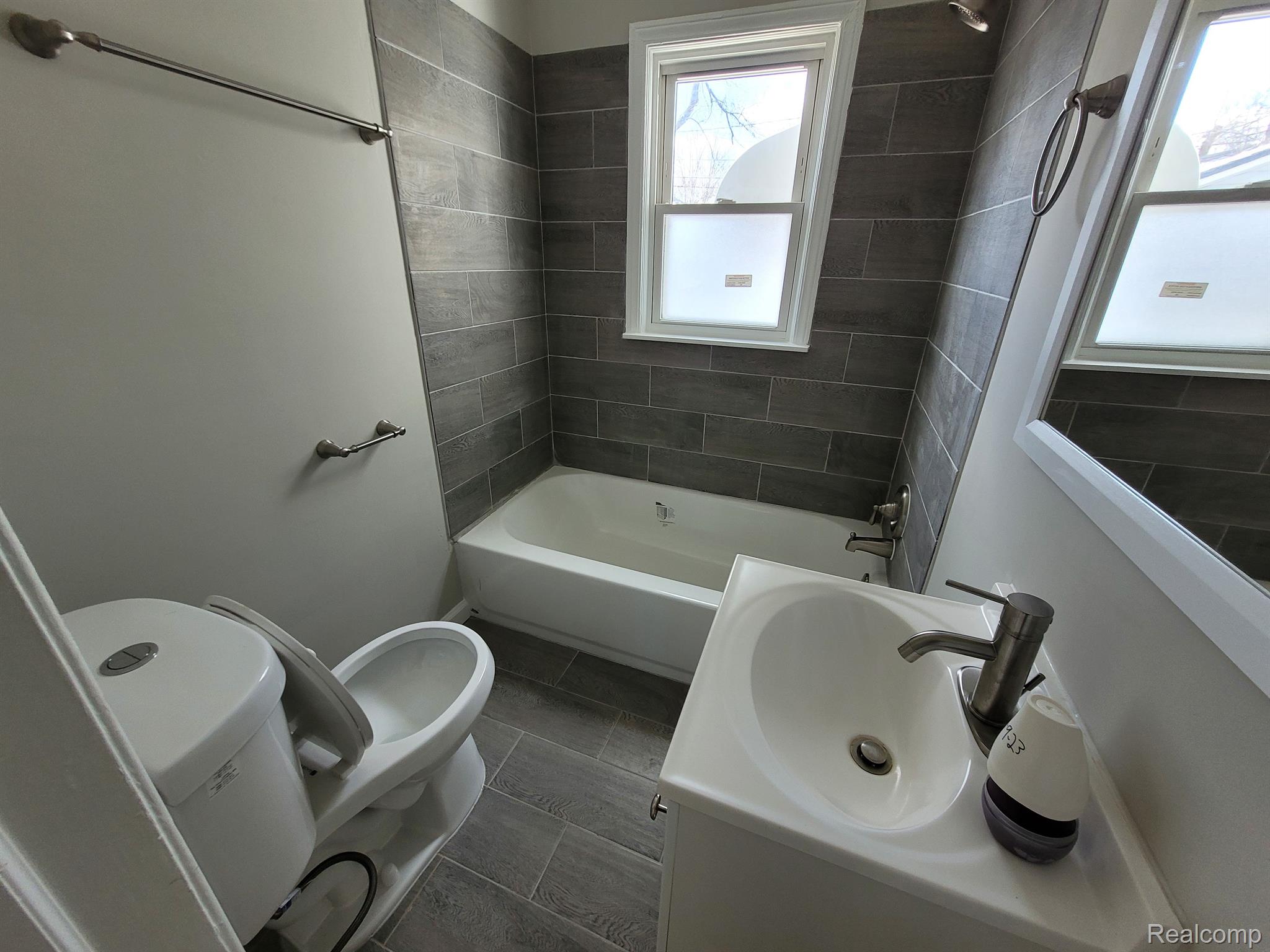 12241 Inkster Road Livonia, MI 48150 - Photo 14 of 18 Gallery Image 14