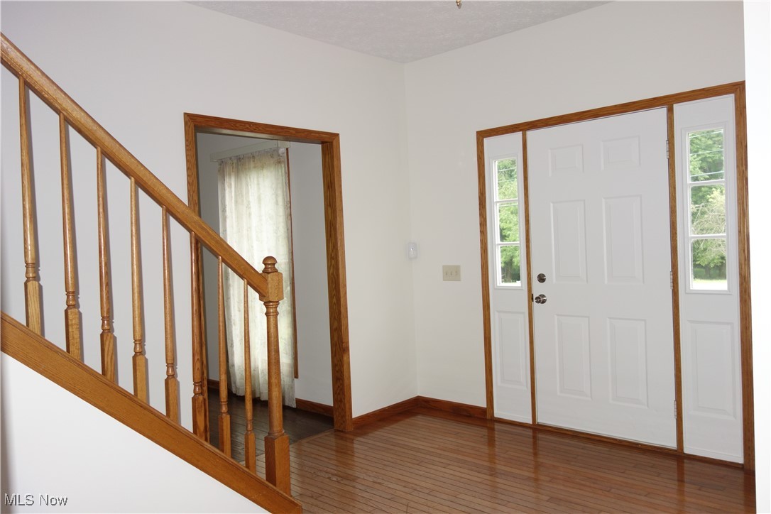 4891 Edson Road Kent, OH 44240 - Photo 4 of 48 Rich, inviting Foyer