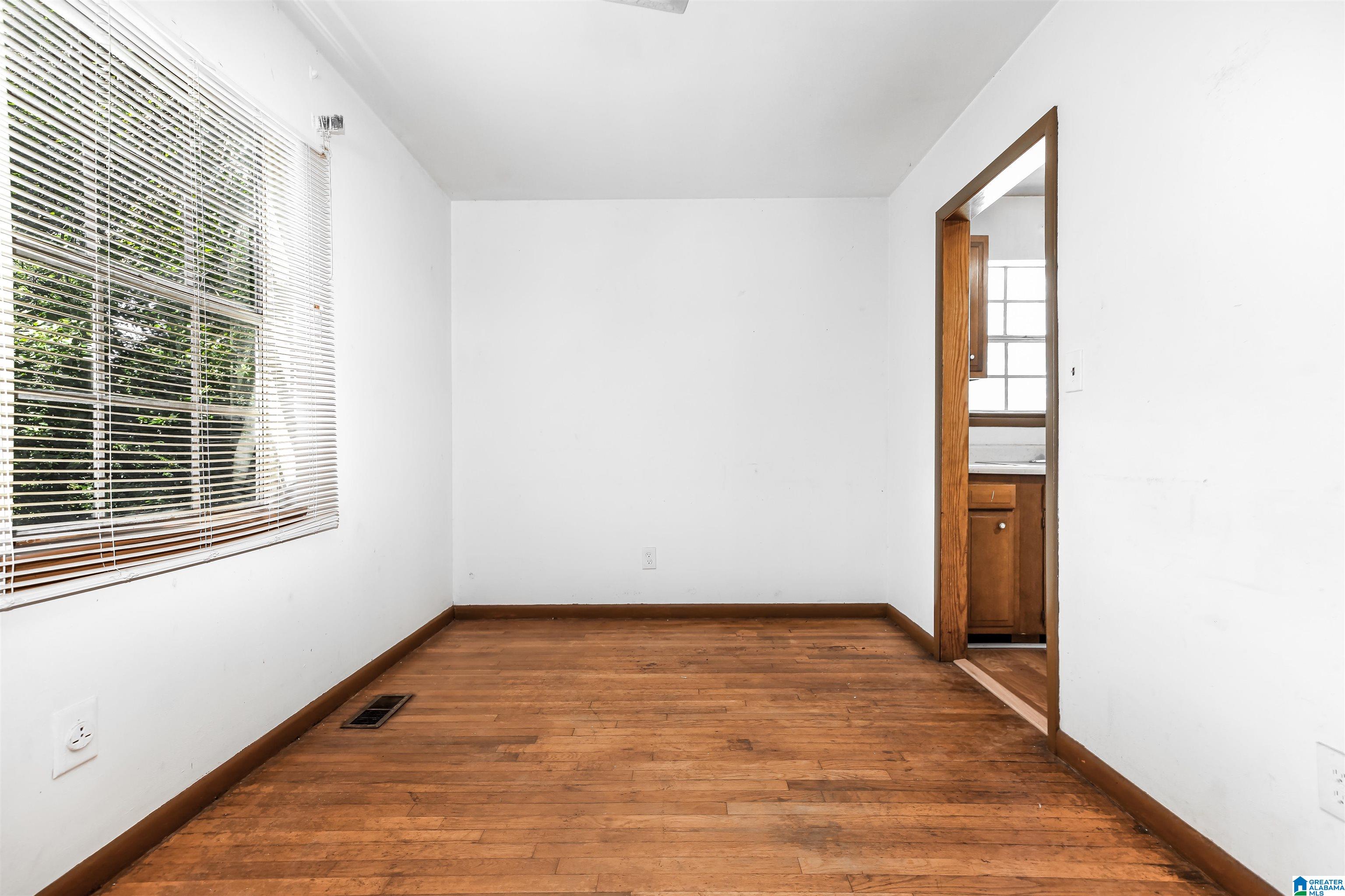 1660 18th Way Southwest Birmingham, AL 35211 - Photo 4 of 25