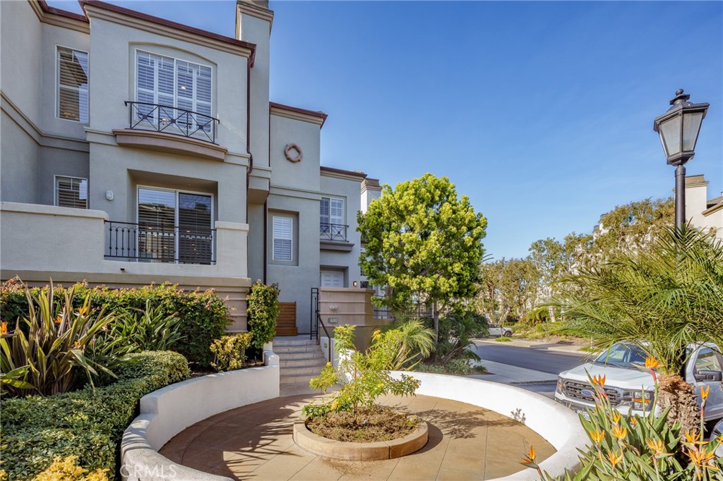 6242 Surfboard Circle Huntington Beach, CA 92648 - Photo 12 of 46